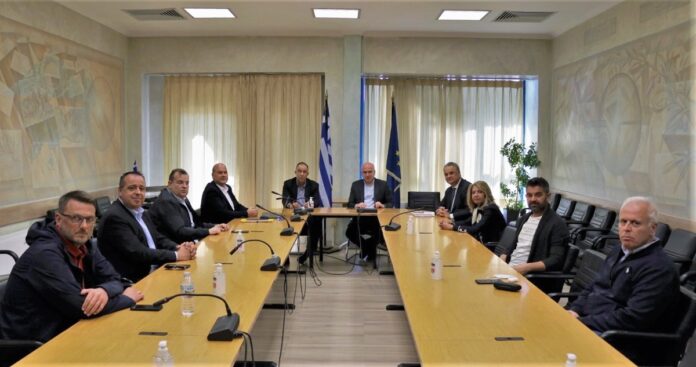 Συνάντηση-του-Περιφερειάρχη-ΑΜΘ-Χρήστου-Μέτιου-με-το-Διοικητικό-Συμβούλιο-του-Αναπτυξιακού-Οργανισμού-Ανατολικής-Μακεδονίας-και-Θράκης Συνάντηση-του-Περιφερειάρχη-ΑΜΘ-Χρήστου-Μέτιου-με-το-Διοικητικό-Συμβούλιο-του-Αναπτυξιακού-Οργανισμού-Ανατολικής-Μακεδονίας-και-Θράκης