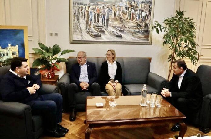 Εθιμοτυπική-επίσκεψη-του-Πρέσβη-των-ΗΠΑ.-στην-Ελλάδα,-Τζορτζ-Τσούνη,-στο-Δημαρχείο-Καβάλας Εθιμοτυπική-επίσκεψη-του-Πρέσβη-των-ΗΠΑ.-στην-Ελλάδα,-Τζορτζ-Τσούνη,-στο-Δημαρχείο-Καβάλας