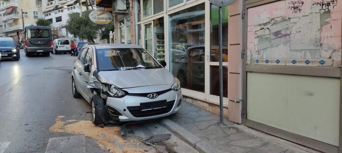 Τροχαίο-ατύχημα-στην-οδό-Εβδόμης-Μεραρχίας Τροχαίο-ατύχημα-στην-οδό-Εβδόμης-Μεραρχίας