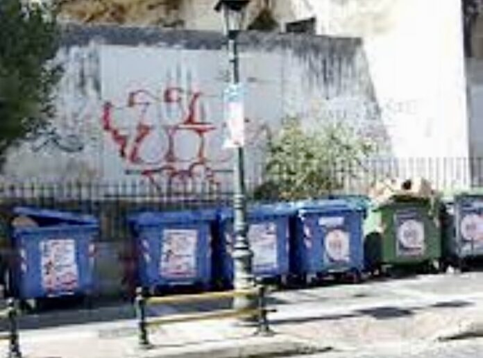 Πρόστιμο-του-Δήμου-Καβάλας-στο-ΚΚΕ-για-τις-αφίσες-που-κόλλησε-στους-κάδους-απορριμμάτων-και-ανακύκλωσης