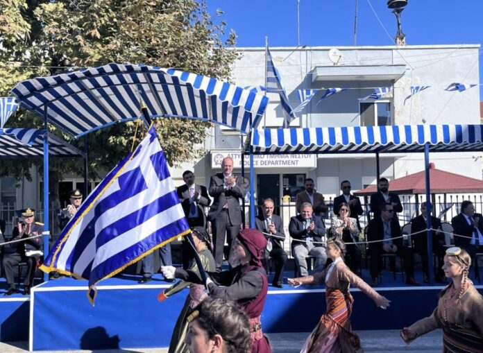 Μακάριος-Λαζαρίδης:-Όλοι-μαζί,-ας-υψώσουμε-ψηλά-την-ελληνική-σημαία Μακάριος-Λαζαρίδης:-Όλοι-μαζί,-ας-υψώσουμε-ψηλά-την-ελληνική-σημαία