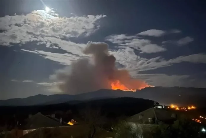 Φωτιά-στο-Παπίκιο-Όρος-στα-σύνορα-με-τη-Βουλγαρία-–-15.000-στρέμματα-έγιναν-στάχτη-στις-δύο-χώρες Φωτιά-στο-Παπίκιο-Όρος-στα-σύνορα-με-τη-Βουλγαρία-–-15.000-στρέμματα-έγιναν-στάχτη-στις-δύο-χώρες