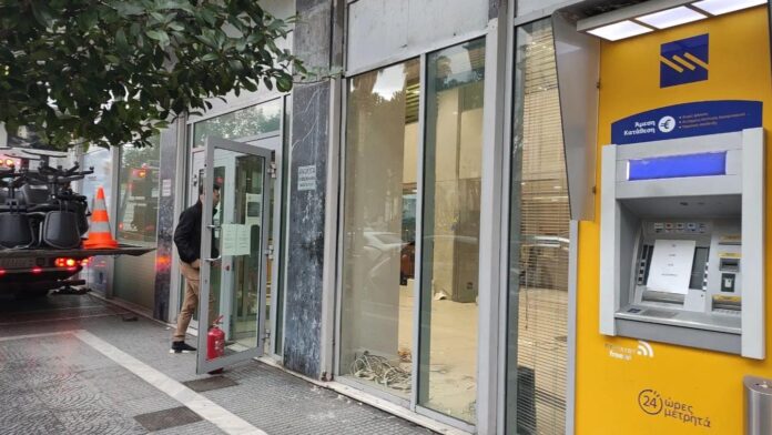 Έκλεισε-το-κατάστημα-της-τράπεζας-Πειραιώς-στην-οδό-Βενιζέλου