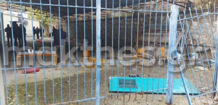 Σέρρες:-Αυτή-είναι-η-πόρτα-που-εκσφενδονίστηκε-μετά-την-έκρηξη-και-τραυμάτισε-θανάσιμα-τον-μαθητή-–-Πώς-έγινε-η-τραγωδία Σέρρες:-Αυτή-είναι-η-πόρτα-που-εκσφενδονίστηκε-μετά-την-έκρηξη-και-τραυμάτισε-θανάσιμα-τον-μαθητή-–-Πώς-έγινε-η-τραγωδία