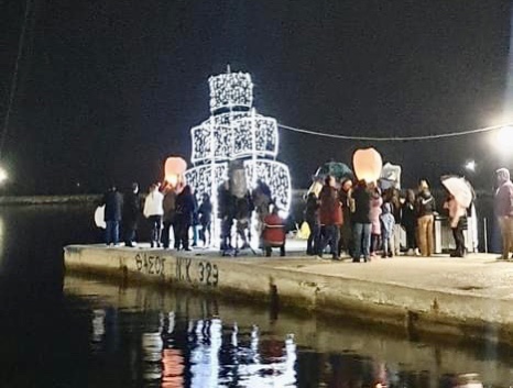 Με-πολύ-κόσμο-το-άναμμα-του-Χριστουγεννιάτικου-καραβιού-στο-Λιμένα-Θάσου Με-πολύ-κόσμο-το-άναμμα-του-Χριστουγεννιάτικου-καραβιού-στο-Λιμένα-Θάσου