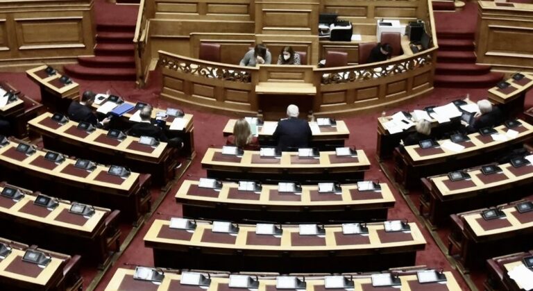 Βουλή:-Ψήφισε-«όχι»-ο-ΣΥΡΙΖΑ-στην-τροπολογία-για-το-επίδομα-600e-των-ενστόλων