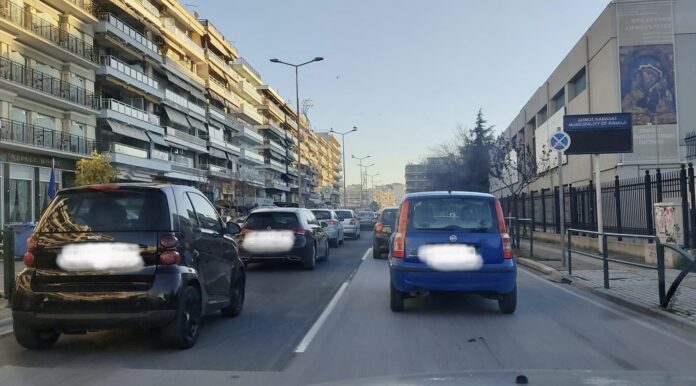 Λεωφορείο-έπαθε-ζημιά-στην-Ερυθρού-και-δημιουργήθηκε-κυκλοφοριακό-χάος Λεωφορείο-έπαθε-ζημιά-στην-Ερυθρού-και-δημιουργήθηκε-κυκλοφοριακό-χάος