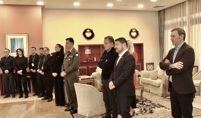 Ο-ΥΕΘΑ-Νικόλαος-Παναγιωτόπουλος-και-ο-ΥΦΕΘΑ-Νικόλαος-Χαρδαλιάς-παρακολούθησαν-τα-Χριστουγεννιάτικα-κάλαντα-από-διαφορετικά-μέρη-της-χώρας Ο-ΥΕΘΑ-Νικόλαος-Παναγιωτόπουλος-και-ο-ΥΦΕΘΑ-Νικόλαος-Χαρδαλιάς-παρακολούθησαν-τα-Χριστουγεννιάτικα-κάλαντα-από-διαφορετικά-μέρη-της-χώρας