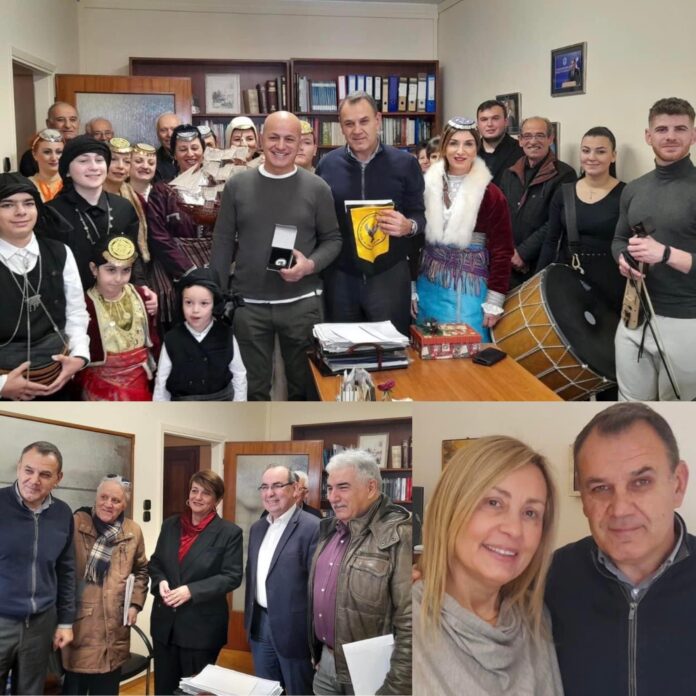 Ευχές-απο-συλλόγους-και-πολίτες-δέχθηκε-στο-γραφείο-του-ο-ΥΕΘΑ-Νίκος-Παναγιωτόπουλος Ευχές-απο-συλλόγους-και-πολίτες-δέχθηκε-στο-γραφείο-του-ο-ΥΕΘΑ-Νίκος-Παναγιωτόπουλος