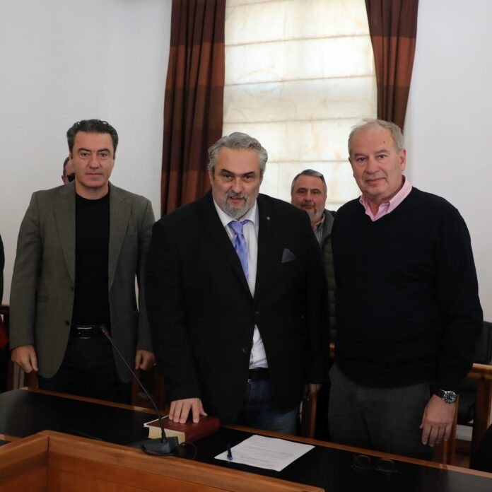 Ορκίστηκε-ο-Κώστας-Μπουμπούνας,-αντικαταστάτης-του-Γιάννη-Μούτλια Ορκίστηκε-ο-Κώστας-Μπουμπούνας,-αντικαταστάτης-του-Γιάννη-Μούτλια