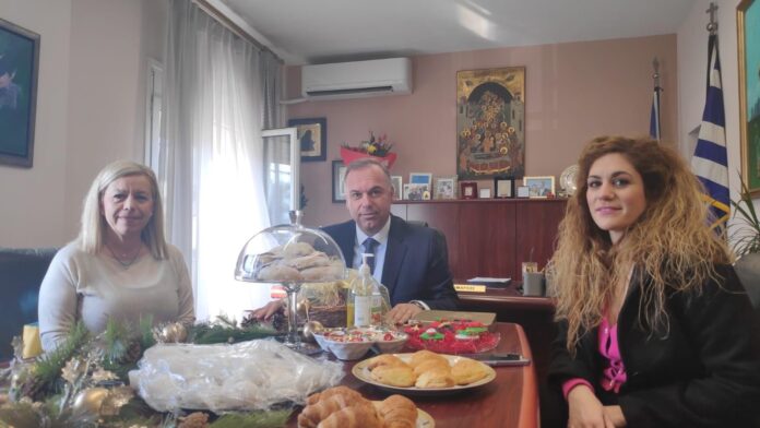 Επίσκεψη-του-Δ.Σ-του-Συλλόγου-Ποντίων-Θάσου-“Διογένης-ο-Σινωπεύς”-στον-Δήμαρχο-Θάσου Επίσκεψη-του-Δ.Σ-του-Συλλόγου-Ποντίων-Θάσου-“Διογένης-ο-Σινωπεύς”-στον-Δήμαρχο-Θάσου