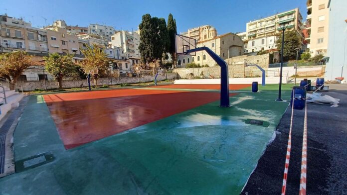 Ολοκληρώθηκαν-οι-εργασίες-κατασκευής-γηπέδων-μπάσκετ-στο-12ο-Δημοτικό-Σχολείο-(Αη-Γιάννη) Ολοκληρώθηκαν-οι-εργασίες-κατασκευής-γηπέδων-μπάσκετ-στο-12ο-Δημοτικό-Σχολείο-(Αη-Γιάννη)