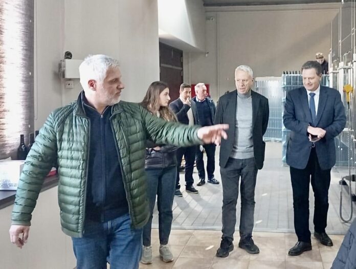 Ο-Αν.Υπουργος-Οικονομικών-Θόδωρος-Σκυλακάκης-στη-Καβάλα-Επίσκεψη-στο-Κτήμα-Βίβλια-Χώρα Ο-Αν.Υπουργος-Οικονομικών-Θόδωρος-Σκυλακάκης-στη-Καβάλα-Επίσκεψη-στο-Κτήμα-Βίβλια-Χώρα
