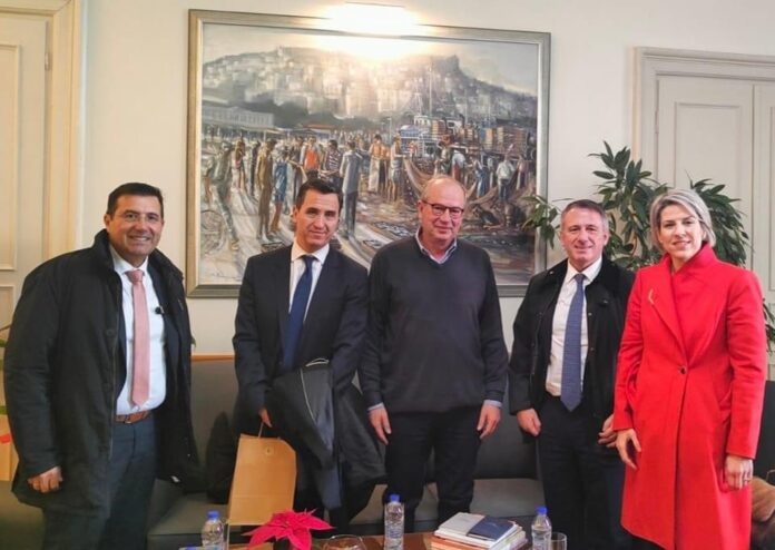 Εθιμοτυπική-επίσκεψη-στελεχών-της-eurobank-στον-Δήμαρχο Εθιμοτυπική-επίσκεψη-στελεχών-της-eurobank-στον-Δήμαρχο