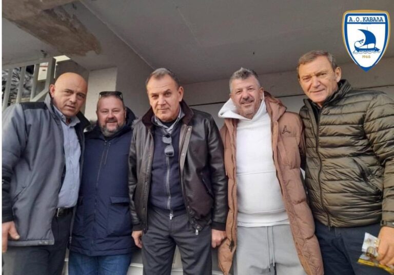 Δίπλα-στο-καραβάκι-ο-Νίκος-Παναγιωτόπουλος