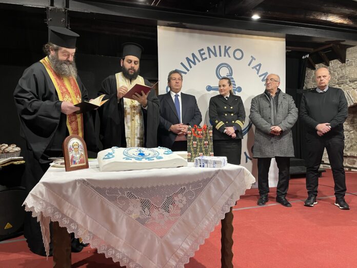 Την-Πρωτοχρονιάτικη-του-πίτα-έκοψε-το-Δημοτικό-Λιμενικό-Ταμείο-Θάσου Την-Πρωτοχρονιάτικη-του-πίτα-έκοψε-το-Δημοτικό-Λιμενικό-Ταμείο-Θάσου