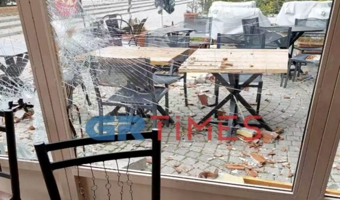 Κομοτηνή:-Τούβλα-έπεσαν-από-ταράτσα-σε-τραπέζια-εστιατορίων
