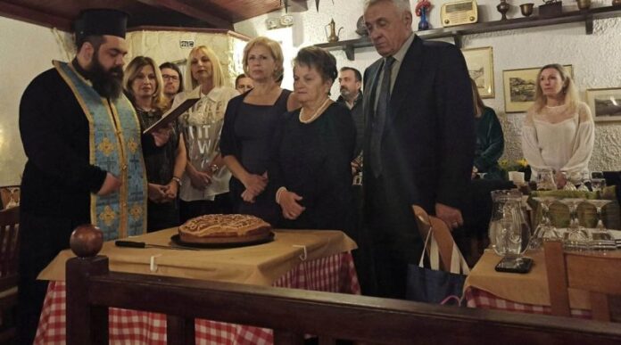 Την-πίτα-του-έκοψε-ο-Σύλλογος-Παληού Την-πίτα-του-έκοψε-ο-Σύλλογος-Παληού
