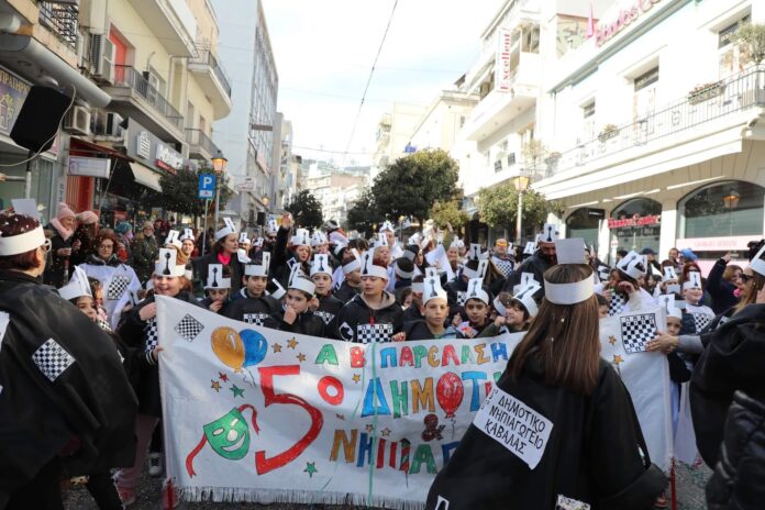 Ξεπέρασε-κάθε-προηγούμενο-σε-ρυθμό,-κέφι-και-συμμετοχές-η-μαθητική-Αλφαβητοπαρέλαση!