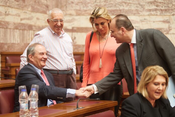 Μακάριος-Λαζαρίδης:-h-ιστορία-της-ΝΔ.-είναι-απόλυτα-συνυφασμένη-με-τον-Κώστα-Καραμανλή Μακάριος-Λαζαρίδης:-h-ιστορία-της-ΝΔ.-είναι-απόλυτα-συνυφασμένη-με-τον-Κώστα-Καραμανλή