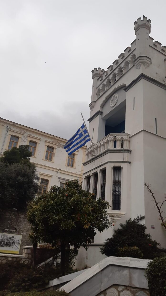 Ο-Δήμος-Καβάλας-συμμετέχει-στο-τριήμερο-εθνικό-πένθος-που-κήρυξε-ο-πρωθυπουργός-για-τα-θύματα-του-σιδηροδρομικού-δυστυχήματος-στα-Τέμπη