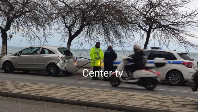 Τροχαίο-ατύχημα-υλικών-ζημιών-στην-οδό-Χρυσοστόμου-Σμύρνης-στην-Ραψάνη