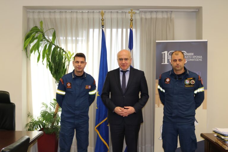 Συνάντηση-του-Περιφερειάρχη-ΑΜΘ-Χρήστου-Μέτιου-με-τον-Διοικητή-και-τον-Υποδιοικητή-της-4ης-ΕΜΑΚ