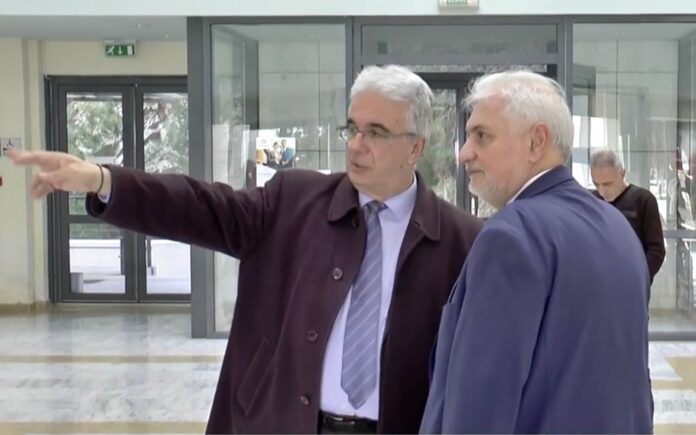 Σύντομα-η-αποκατάσταση-των-ζημιών-στην-πρόσοψη-του-Δικαστικού-Μεγάρου-Καβάλας
