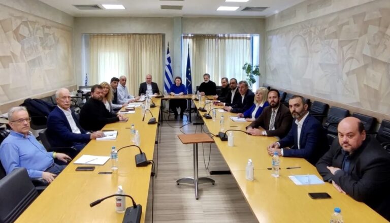 Σύσκεψη-του-Περιφερειάρχη-ΑΜΘ-Χρήστου-Μέτιου-με-την-Υπουργό-Πολιτισμού-Λίνα-Μενδώνη-και-τον-Καλλιτεχνικό-Διευθυντή-της-Εθνικής-Λυρικής-Σκηνής-Γιώργο-Κουμεντάκη