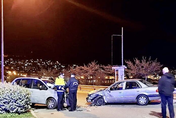 Τροχαίο-με-μετωπική-σύγκρουση-αυτοκινήτων-–-Τρεις-τραυματίες,-ο-ένας-σοβαρά-ΒΙΝΤΕΟ