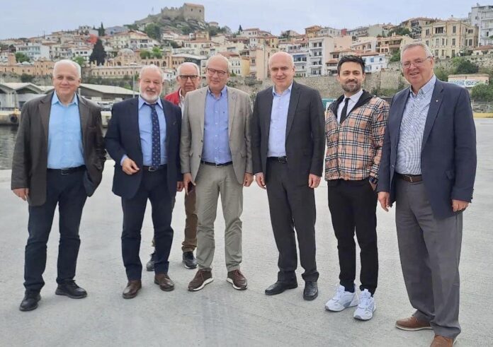 Στο-λιμάνι-της-Καβάλας-ο-Περιφερειάρχης-ΑΜΘ-Χρήστος-Μέτιος