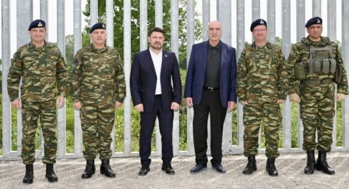 o-Ευάγγελος-Μεϊμαράκης-με-τον-Νίκο-Χαρδαλιά-στον-φράχτη-του-Έβρου o-Ευάγγελος-Μεϊμαράκης-με-τον-Νίκο-Χαρδαλιά-στον-φράχτη-του-Έβρου
