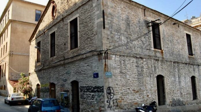 Η-Αποκεντρωμένη-ακύρωσε-την-προσφορά-του-Δήμου-Καβάλας-για-την-αγορά-του-Παλιού-Ωδείου
