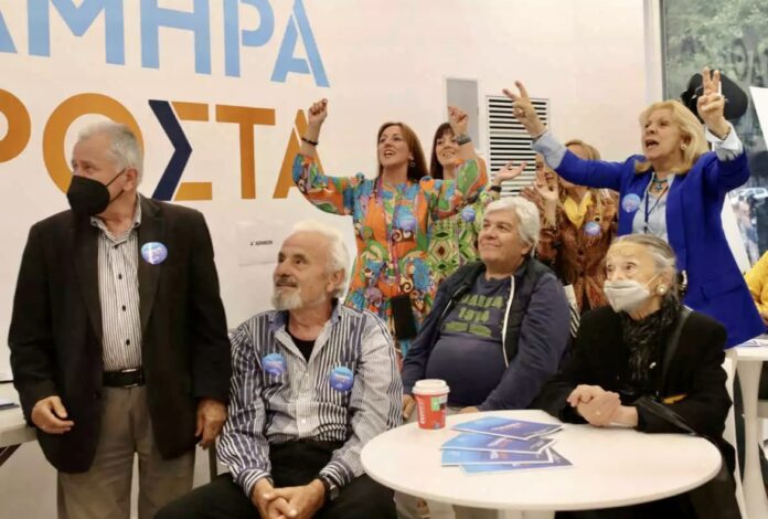 Νέα-Δημοκρατία-για-exit-poll:-Πανηγυρισμοί-στην-Πειραιώς-–-«Φαίνεται-να-επιτυγχάνεται-η-καθαρή-νίκη-με-διαφορά»