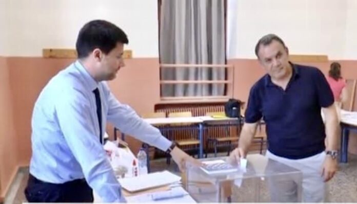 Στο-1ο-Γυμνάσιο-Καβάλας-άσκησε-το-εκλογικό-του-δικαίωμα-ο-υπ.Βουλευτής-ΝΔ-Νίκος-Παναγιωτοπουλος Στο-1ο-Γυμνάσιο-Καβάλας-άσκησε-το-εκλογικό-του-δικαίωμα-ο-υπ.Βουλευτής-ΝΔ-Νίκος-Παναγιωτοπουλος