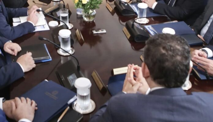 Υπουργικό-Συμβούλιο:-Τι-περιλαμβάνουν-οι-«μπλε-φάκελοι»-που-πήραν-στα-χέρια-τους-οι-υπουργοί Υπουργικό-Συμβούλιο:-Τι-περιλαμβάνουν-οι-«μπλε-φάκελοι»-που-πήραν-στα-χέρια-τους-οι-υπουργοί