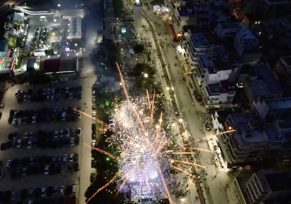 Πλήθος-κόσμου-κατέκλυσε-την-πλατεία-του-Φάρου-στην-έναρξη-των-εκδηλώσεων-της-Ναυτικής-Εβδομάδας-του-Δήμου-Αλεξανδρούπολης