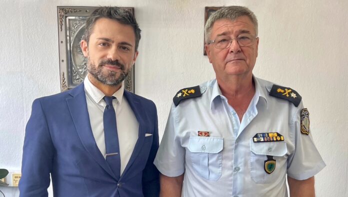 Για-την-οδική-ασφάλεια-συζήτησε-ο-Αντιπεριφερειάρχης-Αλέξης-Πολίτης-με-τον-Διευθυντή-της-Αστυνομικής-Διεύθυνσης-Καβάλας Για-την-οδική-ασφάλεια-συζήτησε-ο-Αντιπεριφερειάρχης-Αλέξης-Πολίτης-με-τον-Διευθυντή-της-Αστυνομικής-Διεύθυνσης-Καβάλας