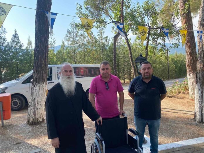 Δωρεά-αναπηρικού-αμαξιδίου-για-τις-ανάγκες-του-ιδρύματος-της-Μητροπόλεως