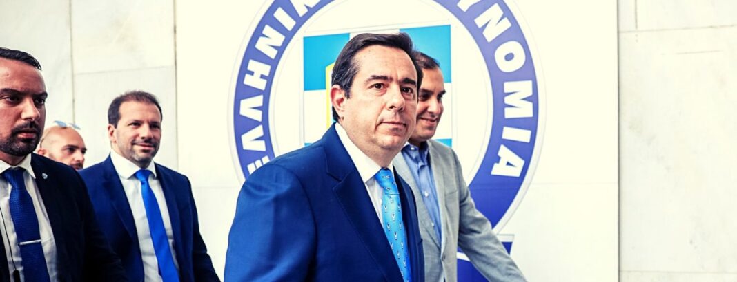 Παραιτήθηκε-ο-Νότης-Μηταράκης-από-υπουργός-Προστασίας-του-Πολίτη-–-Στη-θέση-του-ο-Γιάννης-Οικονόμου