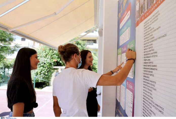 Πανελλήνιες-2023:-Η-«ακτινογραφία»-των-βάσεων-–-Οι-28-περιζήτητες-σχολές-και-οι-κενές-θέσεις-σε-πανεπιστημιακά-τμήματα Πανελλήνιες-2023:-Η-«ακτινογραφία»-των-βάσεων-–-Οι-28-περιζήτητες-σχολές-και-οι-κενές-θέσεις-σε-πανεπιστημιακά-τμήματα