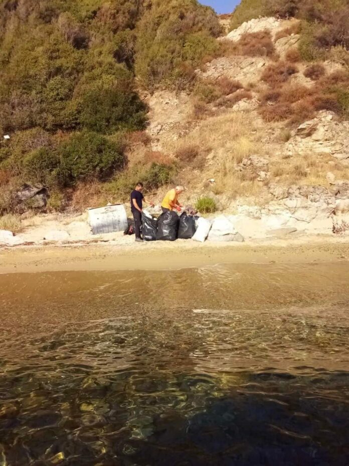 Καθαρισμός-παραλίας-μεταξύ-Ρέμβης-και-Ψάθας-στο-Δήμο-Παγγαίου