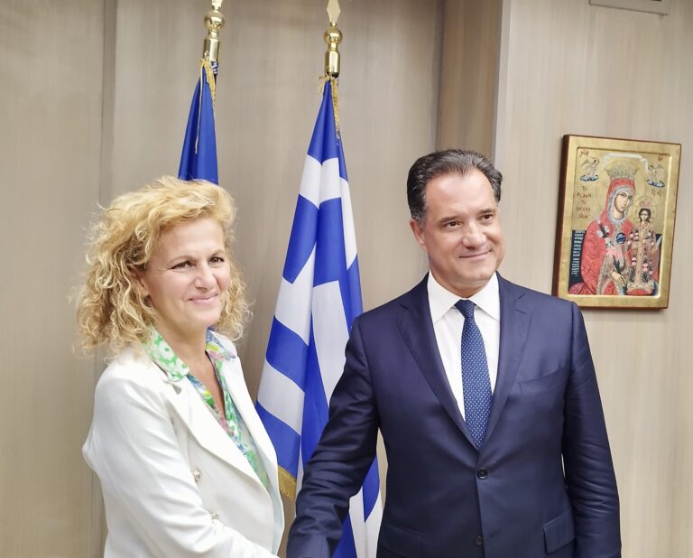 Σειρά-επαφών-είχε-στην-Αθήνα-η-υποψήφια-δήμαρχος-Καβάλας,-Αναστασία-Ιωσηφίδου,-μεταξύ-αυτών-και-με-τον-υπουργό-Εργασίας,-Άδωνι-Γεωργιάδη