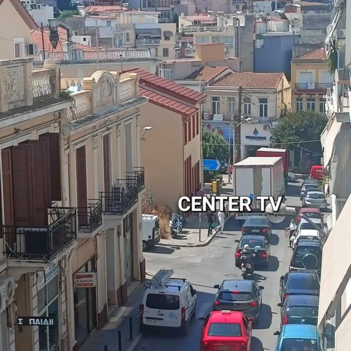 Νταλίκα-κόλλησε-στην-οδό-Γαλλικής-Δημοκρατίας