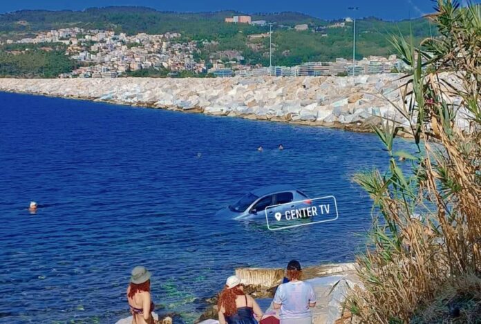 Αυτοκίνητο-έπεσε-στην-θάλασσα-κάτω-απο-την-Παναγία