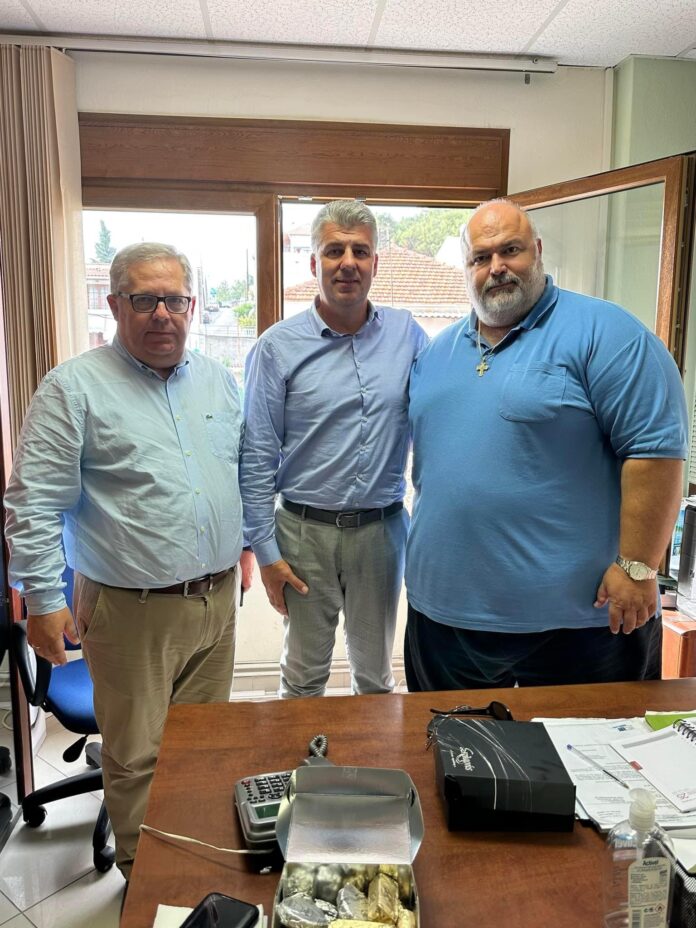 Στη-Νέα-Πέραμο-ο-νέος-Περιφερειάρχης-ΑΜΘ-Χριστόδουλος-Τοψίδης-με-τον-Θ.Μαρκόπουλο Στη-Νέα-Πέραμο-ο-νέος-Περιφερειάρχης-ΑΜΘ-Χριστόδουλος-Τοψίδης-με-τον-Θ.Μαρκόπουλο