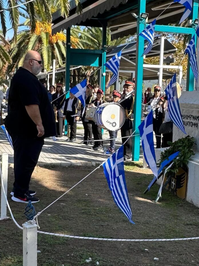 Κατάθεση-στεφάνων-και-παρέλαση-στη-Νέα-Πέραμο
