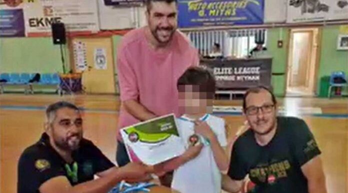 Η-santa-«παίζει-μπάσκετ»-με-το-Ειδικό-Δημοτικό-Σχολείο-Καβάλας Η-santa-«παίζει-μπάσκετ»-με-το-Ειδικό-Δημοτικό-Σχολείο-Καβάλας