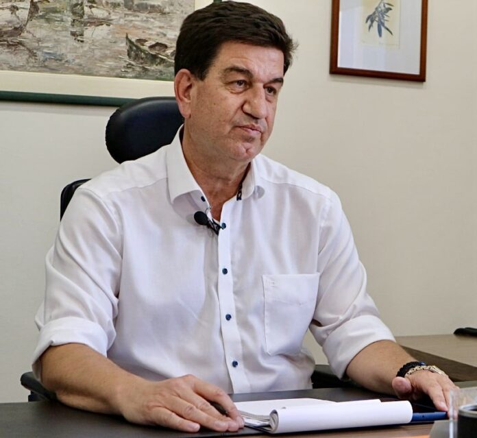 Μάρκος-Δέμπας:-Ποια-είναι-η-σκοπιμότητα,-μετά-από-4-χρόνια-που-είμαστε-Διεθνές-Πανεπιστήμιο-να-γίνουμε-ξαφνικά-Δημοκρίτειο;