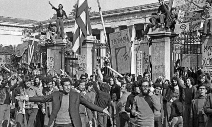 8-πράγματα-που-μας-μαθαίνει-η-επέτειος-του-Πολυτεχνείου 8-πράγματα-που-μας-μαθαίνει-η-επέτειος-του-Πολυτεχνείου